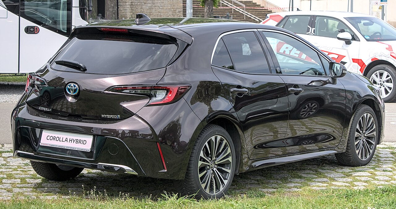 Toyota Corolla Hybrid (E210)